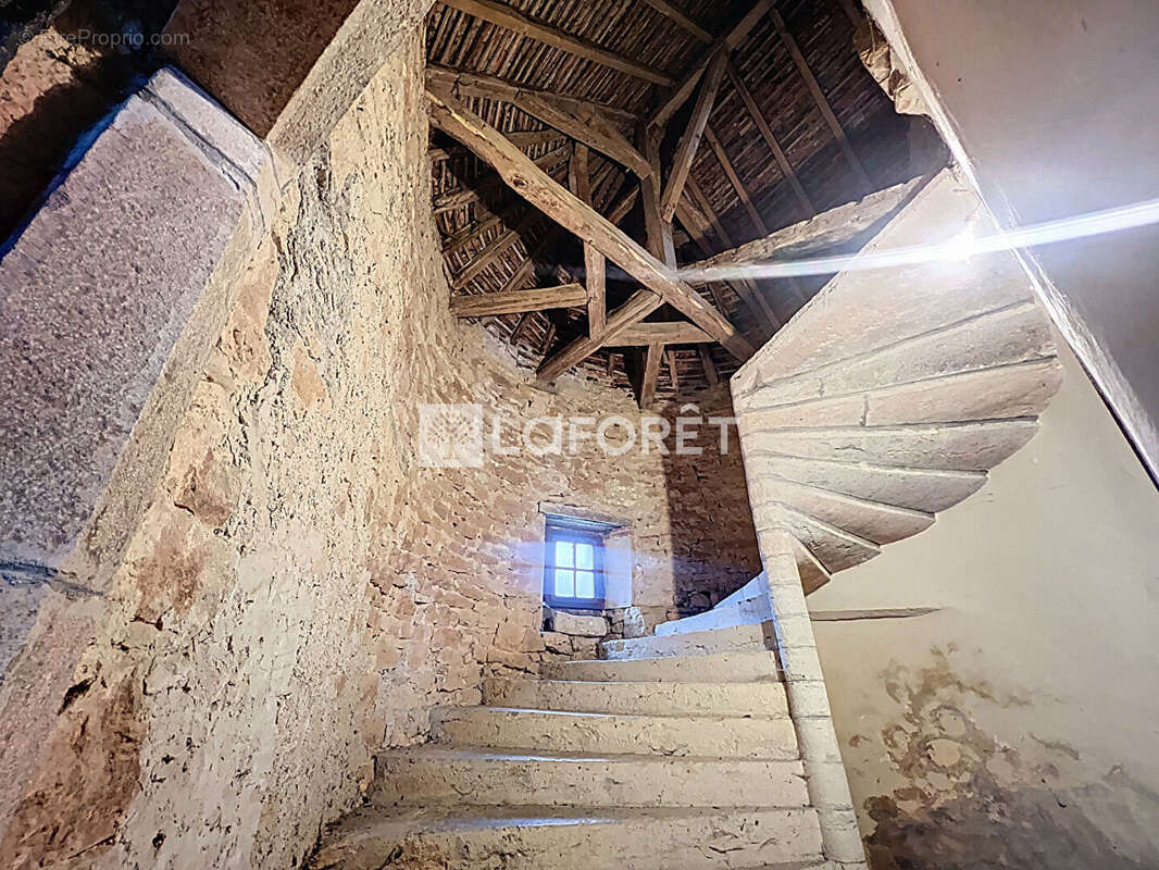 Maison à NANC-LES-SAINT-AMOUR