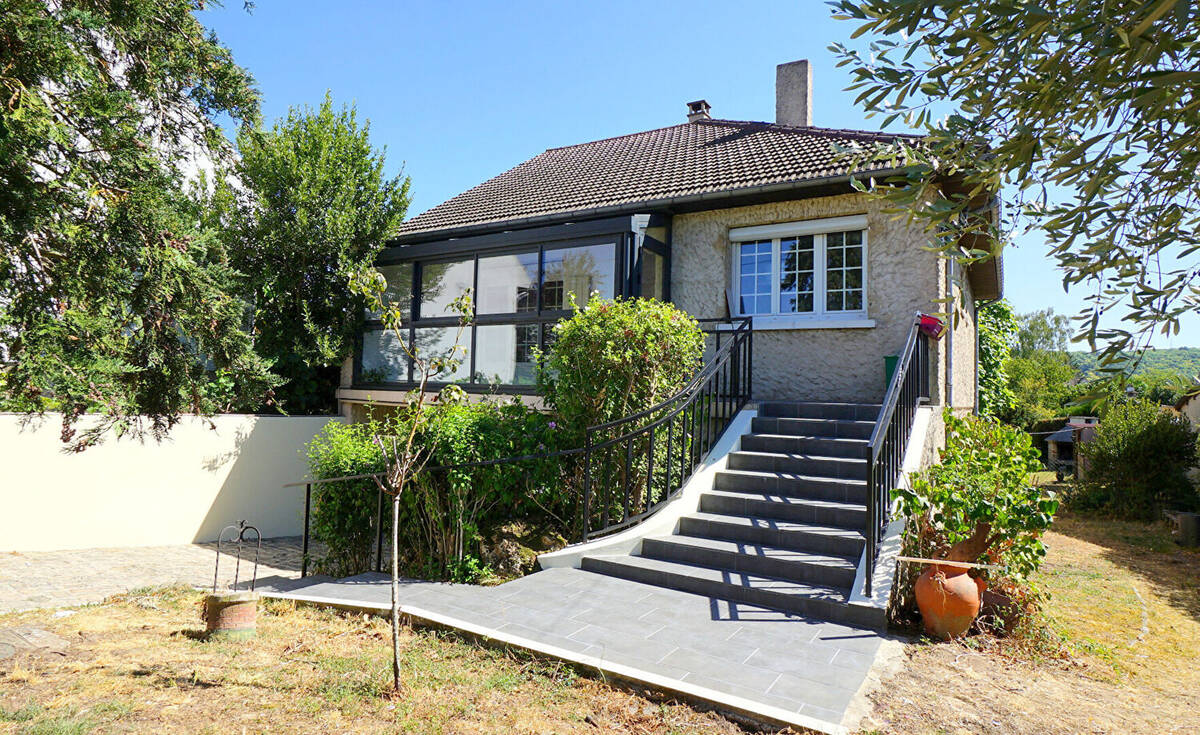 Maison à Porcheville 7 pièce(s) 141 m2 avec piscine - photo 1