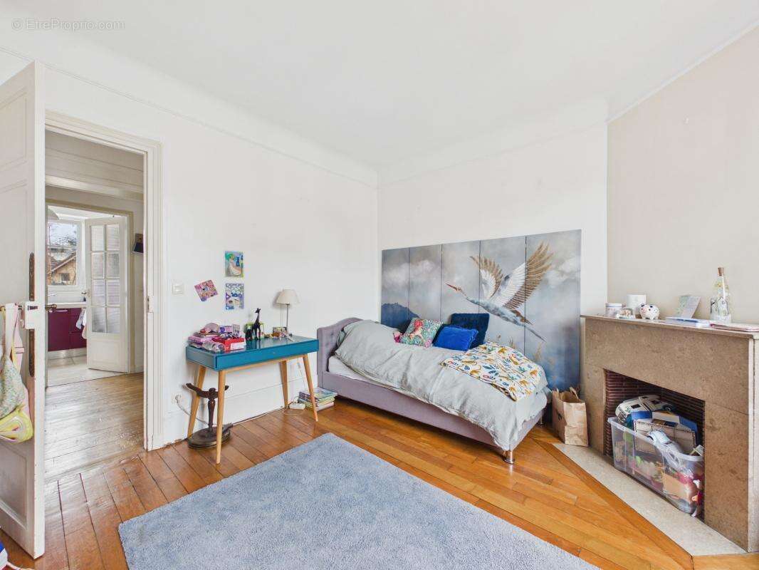 - 78000 versailles - quartier montreuil - charme de l'ancien - parquet moulures cheminees - expose sud sur jardin - grande cave  - photo 9