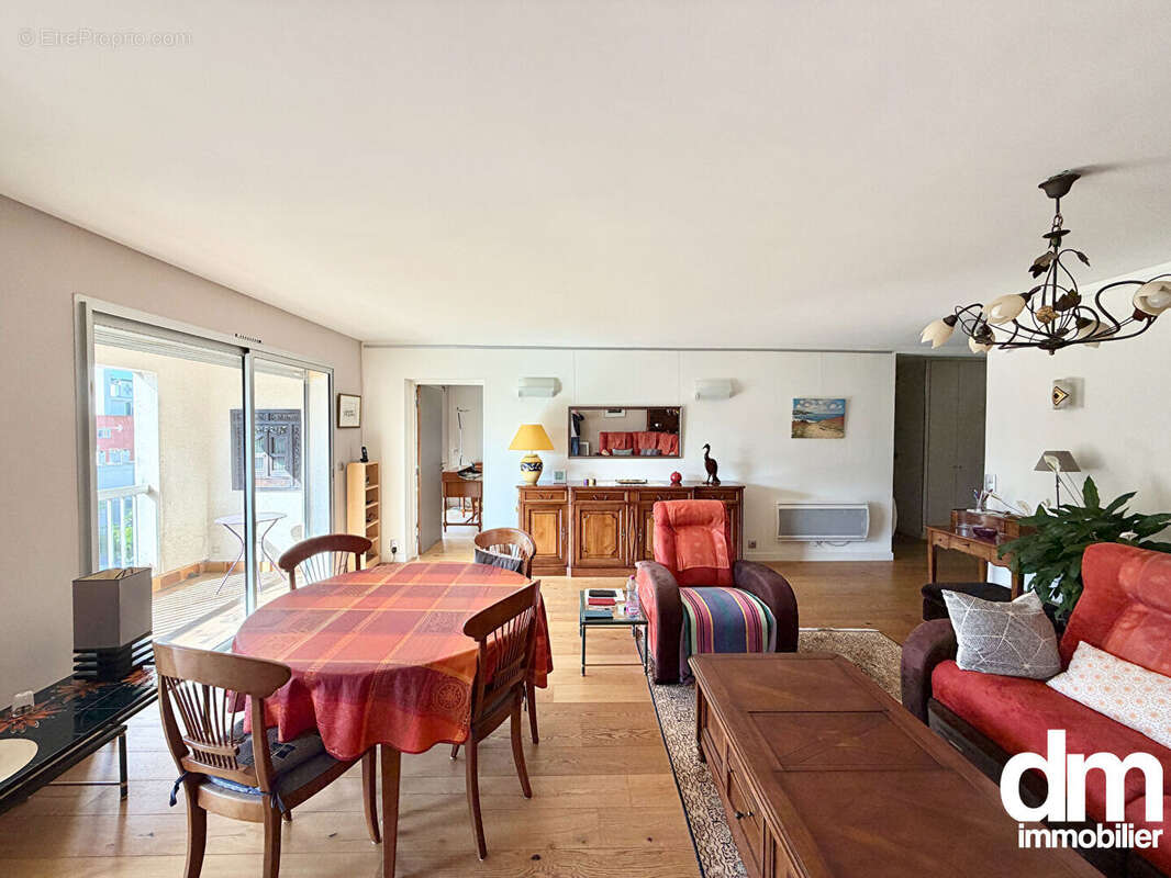 Appartement de type 4 avec trois terrasses, loggia, garage et deux caves. - photo 5