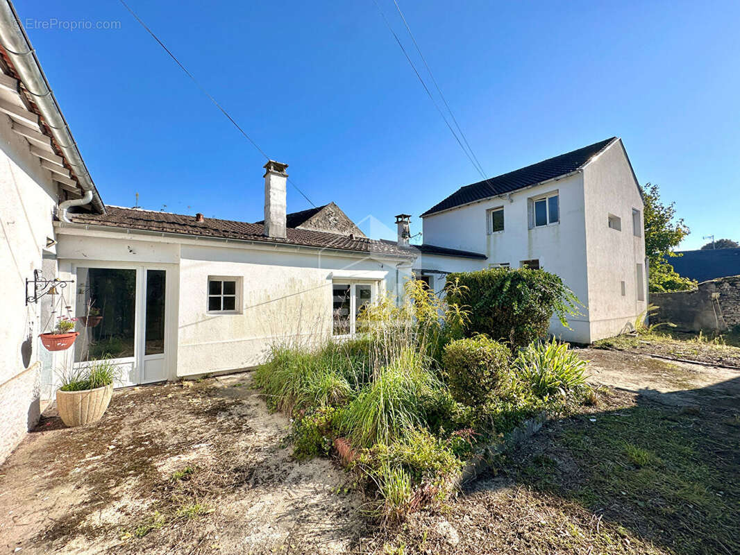 Autre à SAINT-PIERRE-LES-NEMOURS