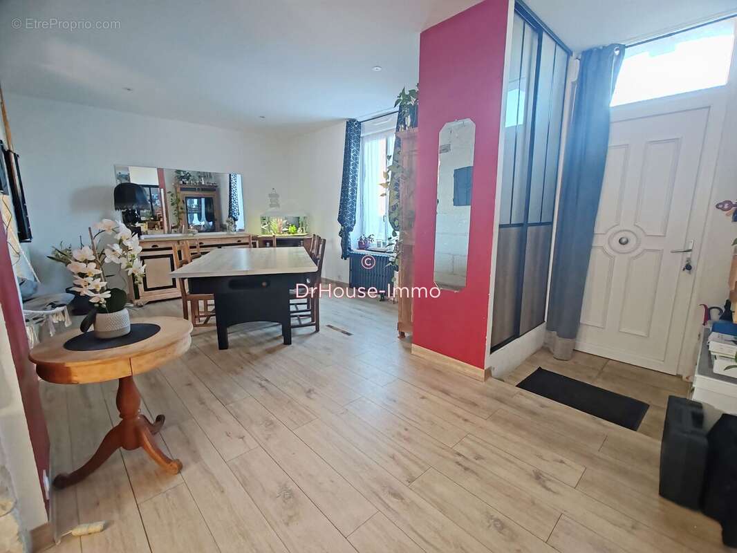 Maison 159 m² à Dange-Saint-Romain  - photo 22