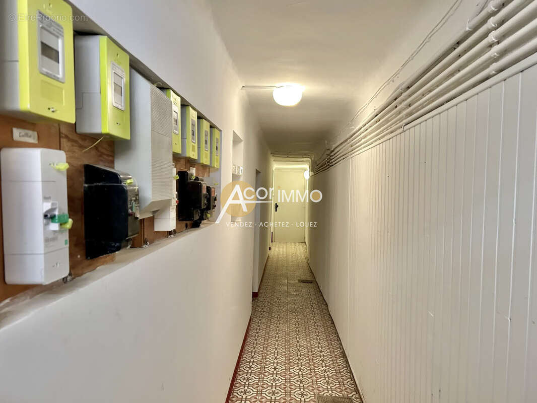 Sanary, Le Port, Studio de 20m2, Rénové - photo 8