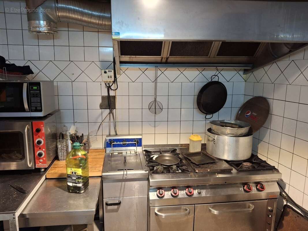 Commerce à ROQUEVAIRE