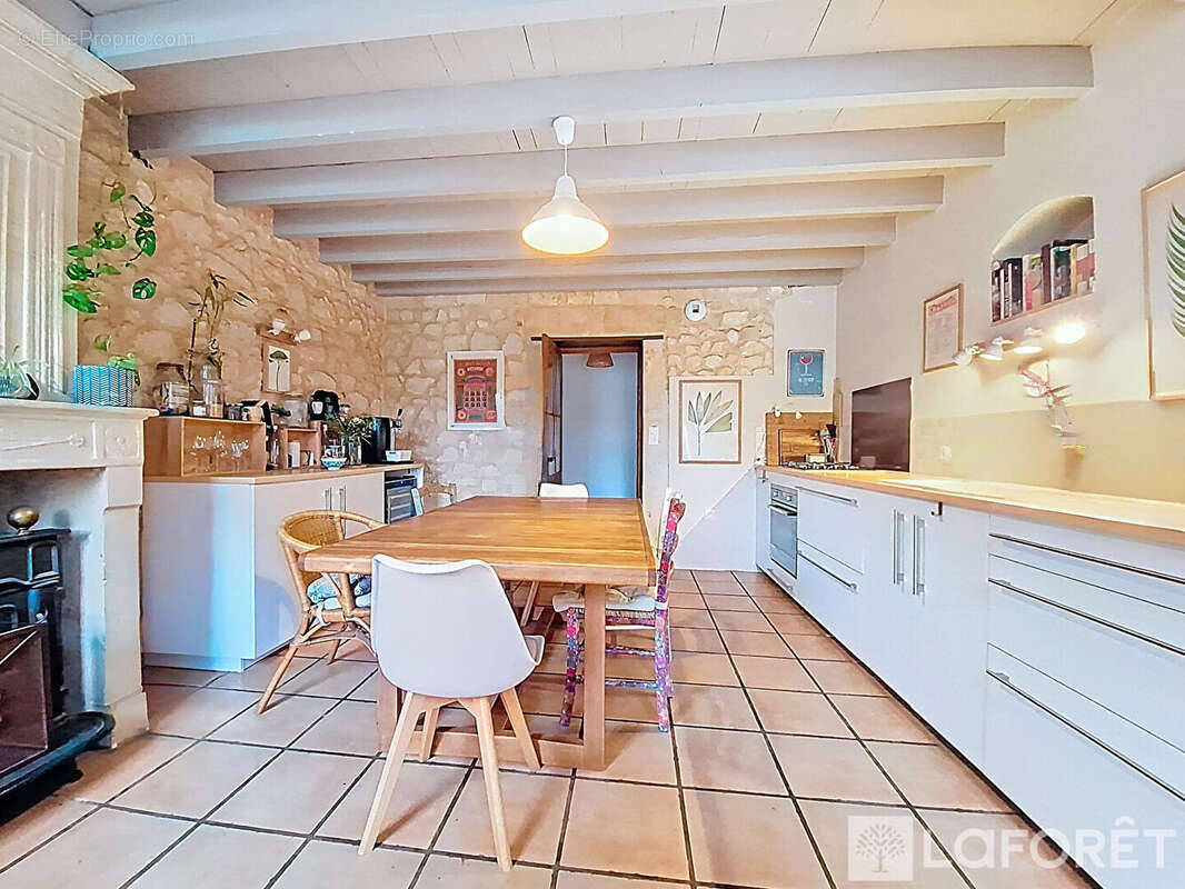 Maison à SAINT-YZAN-DE-SOUDIAC