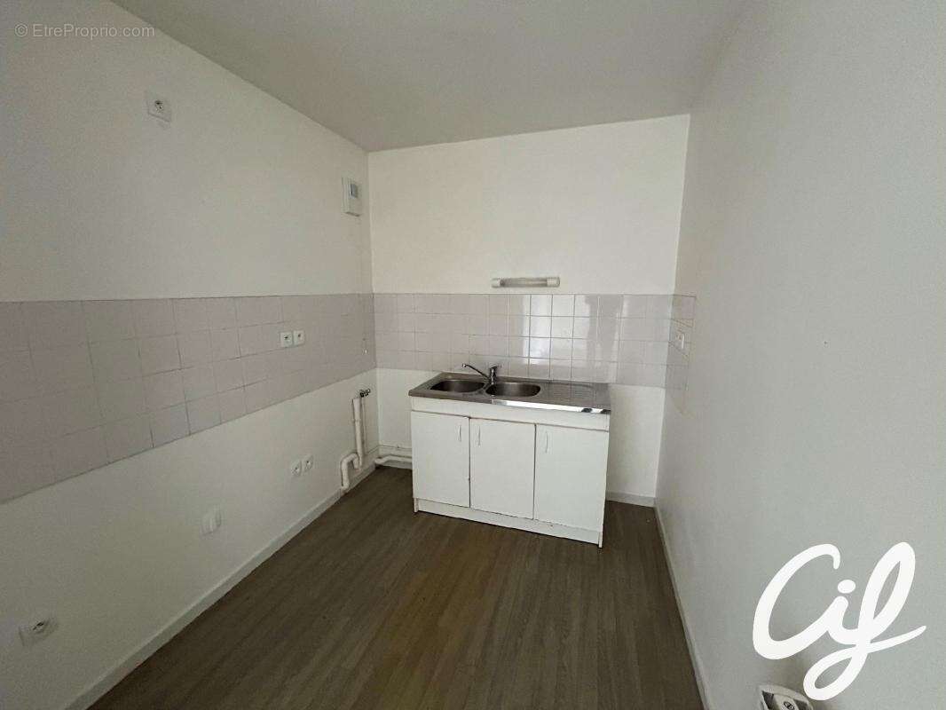 Appartement T3 Z.A.D., Z.I. Nord - 66.17 m2  149 000 Euros - photo 3