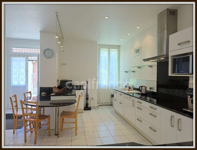 Maison à vendre  Propriété familiale de caractère  266 m²  Piscine  7 chambres  A6  - photo 5