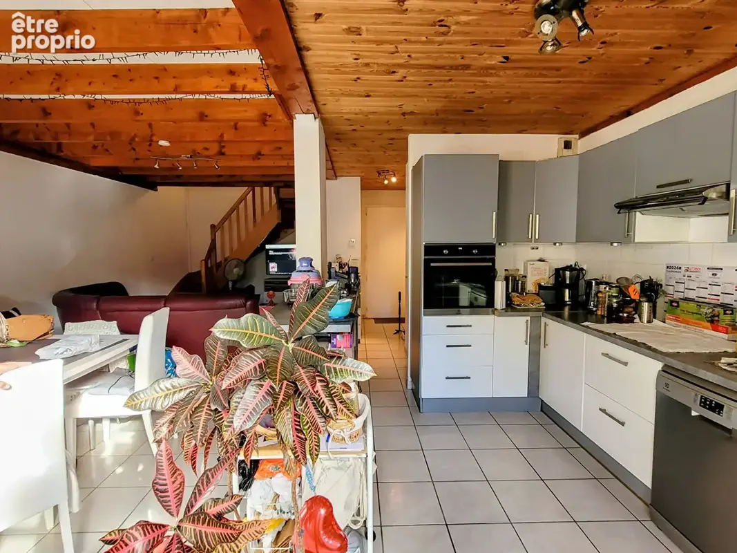 F4 Triplex 119 m² esprit maison avec garage - Plein centre Le Puy-en-Velay - photo 8
