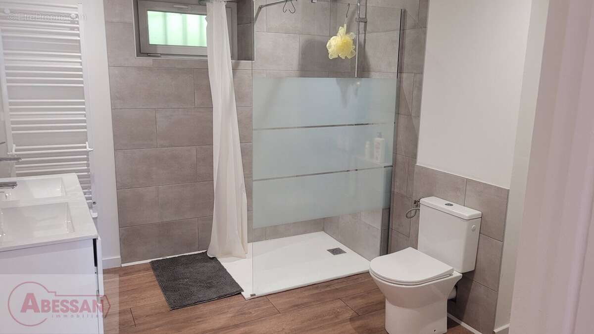 Appartement à ESPINASSES