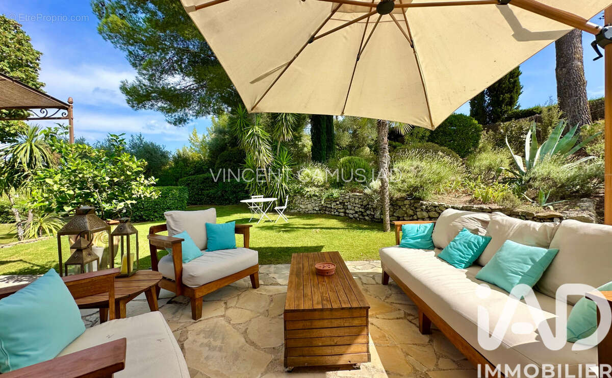 Photo 2 - Maison à LE CASTELLET