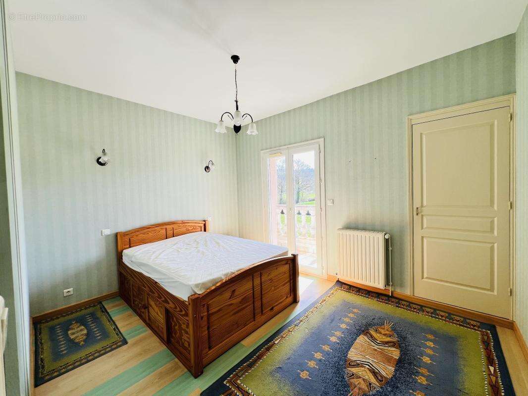 Maison à TERRASSON-LAVILLEDIEU