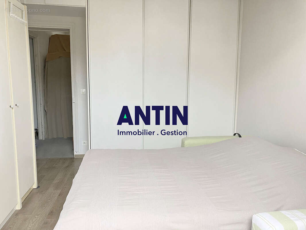 Appartement à COURBEVOIE