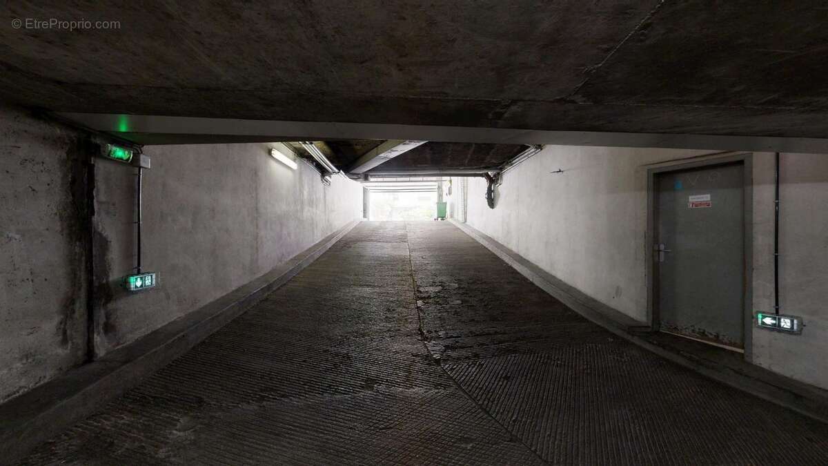 Parking à PARIS-15E