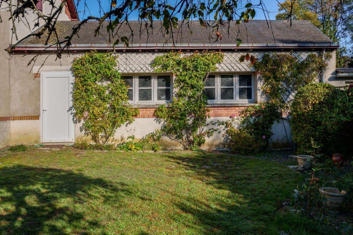 Maison et dépendance à vendre à SAINT CYR SUR LOIRE (37) - photo 2
