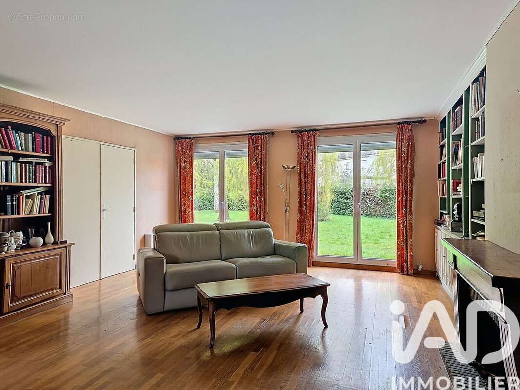 Photo 4 - Maison à LE MESNIL-SAINT-DENIS