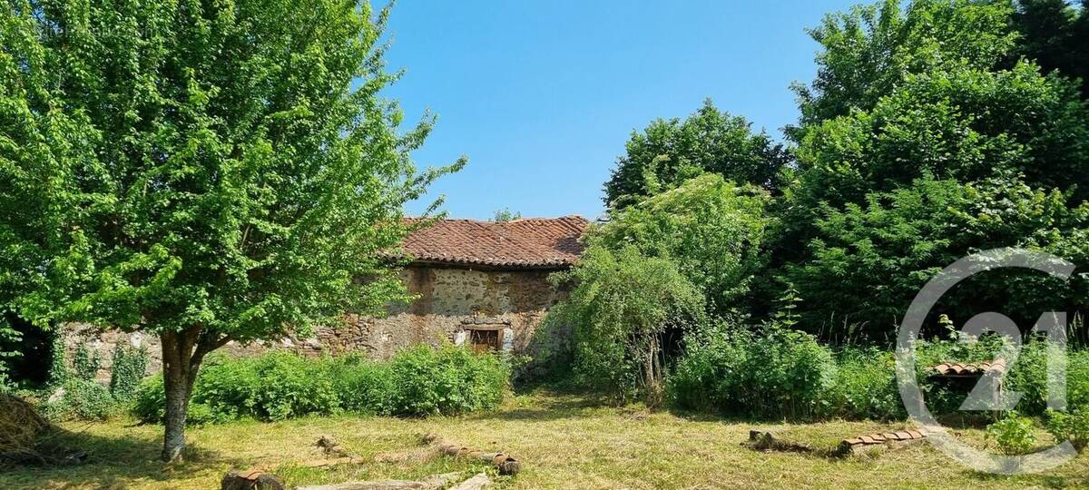 Maison à SAINT-SANTIN-CANTALES