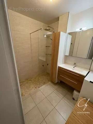 Appartement à ROQUEBRUNE-SUR-ARGENS
