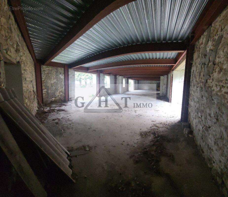 Ensemble Commercial à Vendre - 6128 m² sur Axe Passant, Idéal Hôtel-Re - photo 3