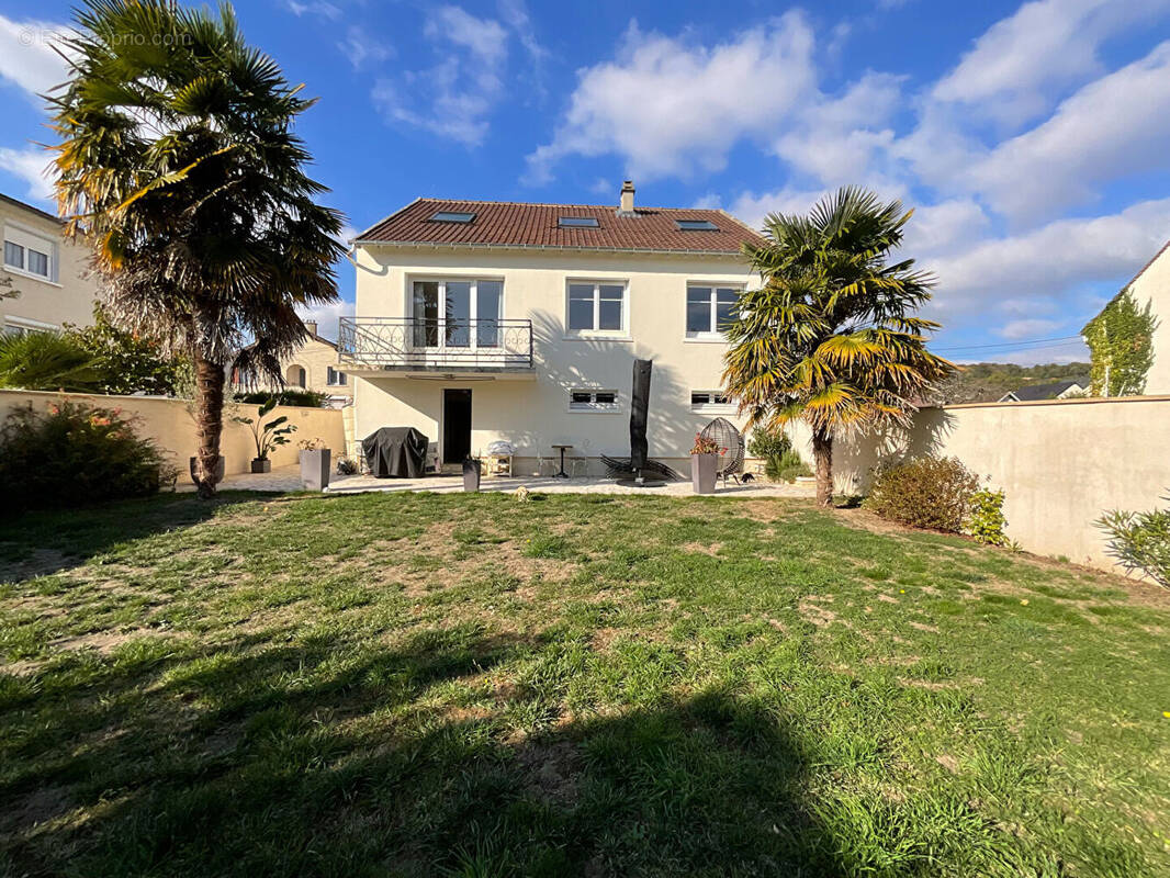 Maison à CHANTELOUP-LES-VIGNES