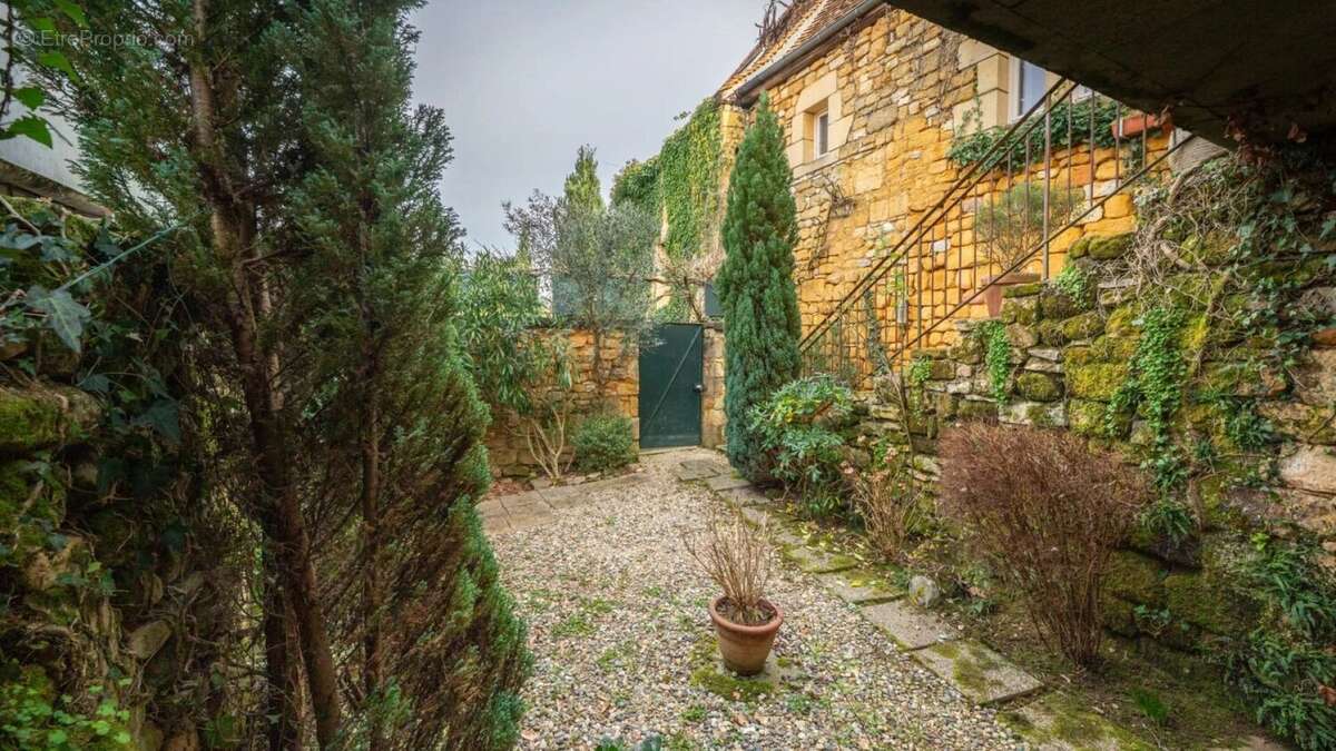 Maison à GOURDON