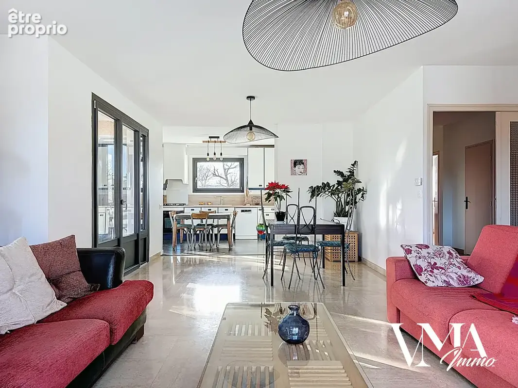 Maison de 197m2 sur une parcelle de terrain de 1156m2 avec piscine / Dardilly - photo 10