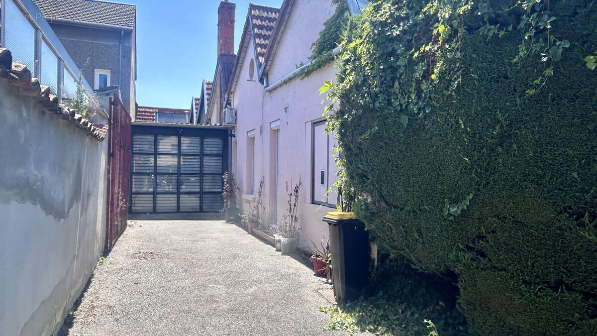 Local professionnel de 200 m2 idéalement situé à Roanne - photo 8