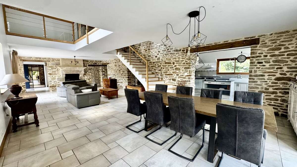 10 mn vannes  - longere renovee 300 m² - photo 4