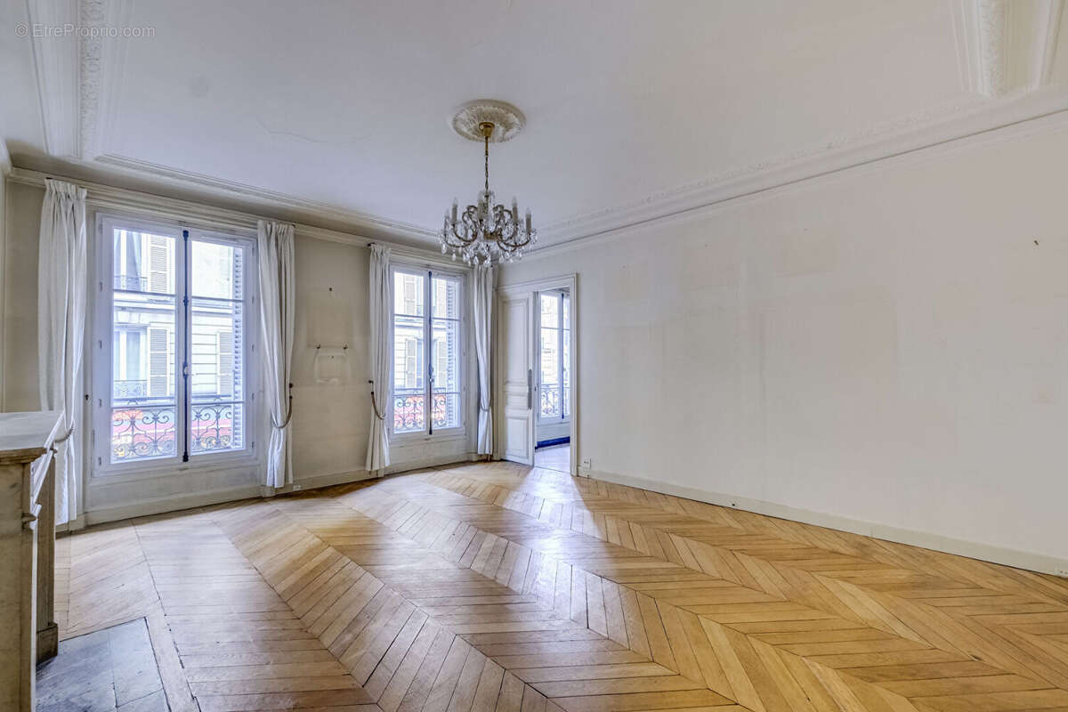 Appartement à PARIS-10E