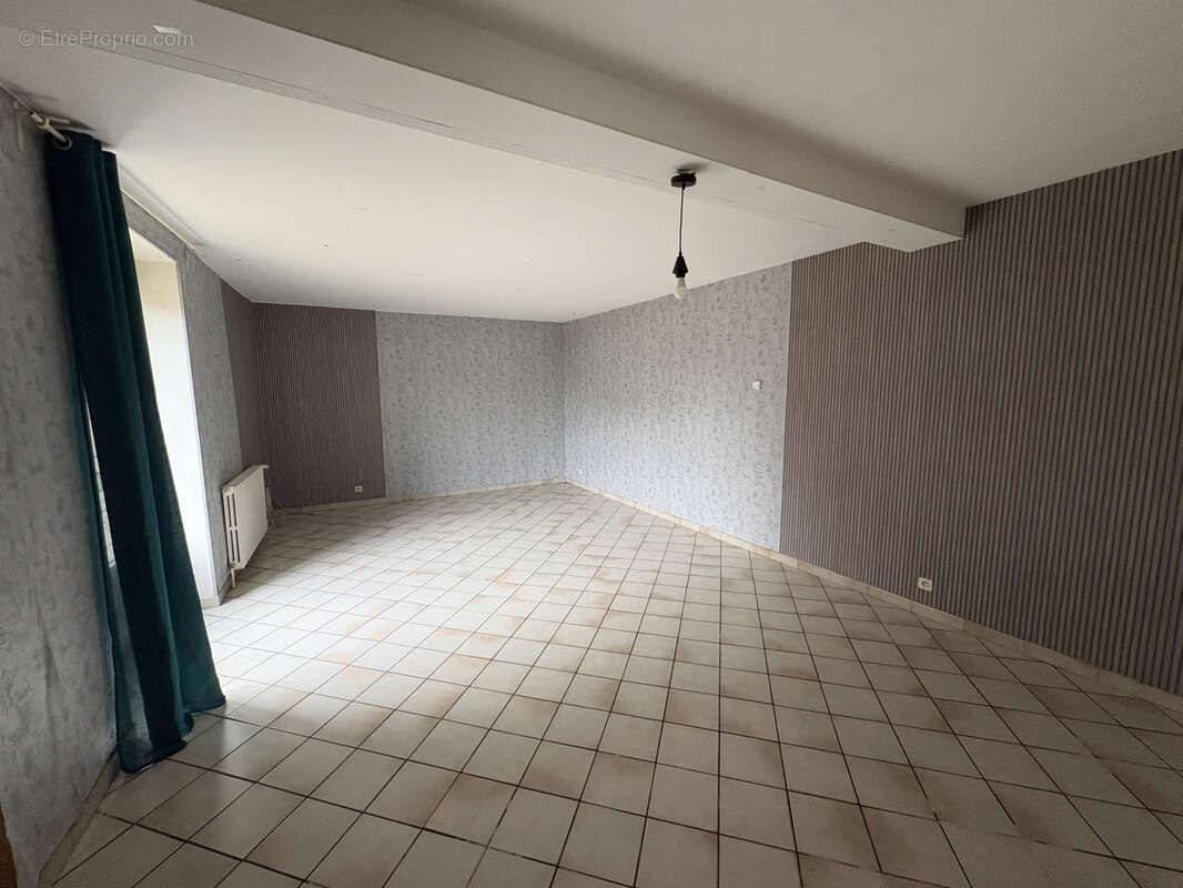 Maison à MONTCEAU-ET-ECHARNANT