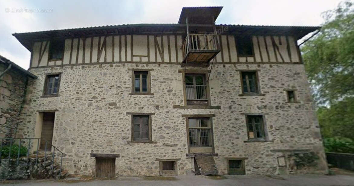Commerce à SAINT-LEONARD-DE-NOBLAT