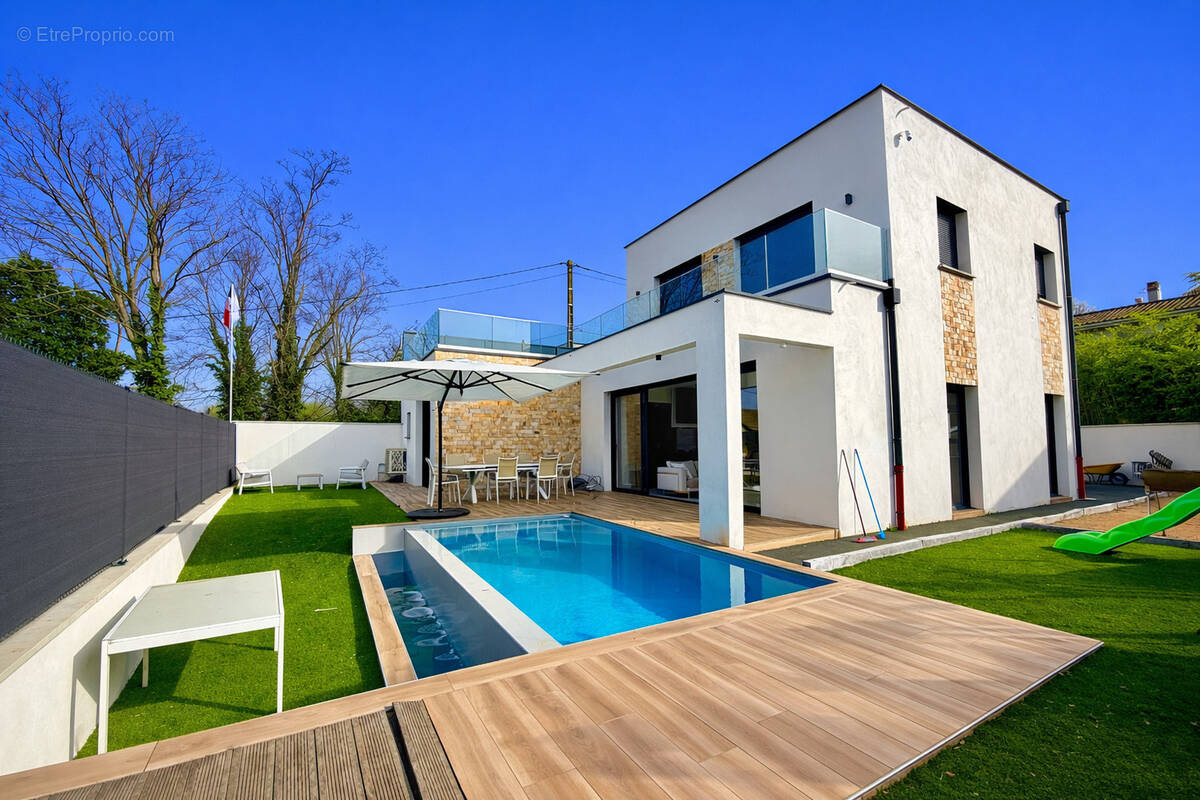 Maison à GENAY