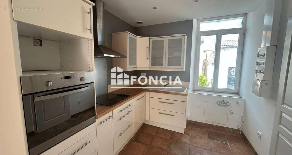 Immeuble, en plein cœur de Montfavet - photo 5