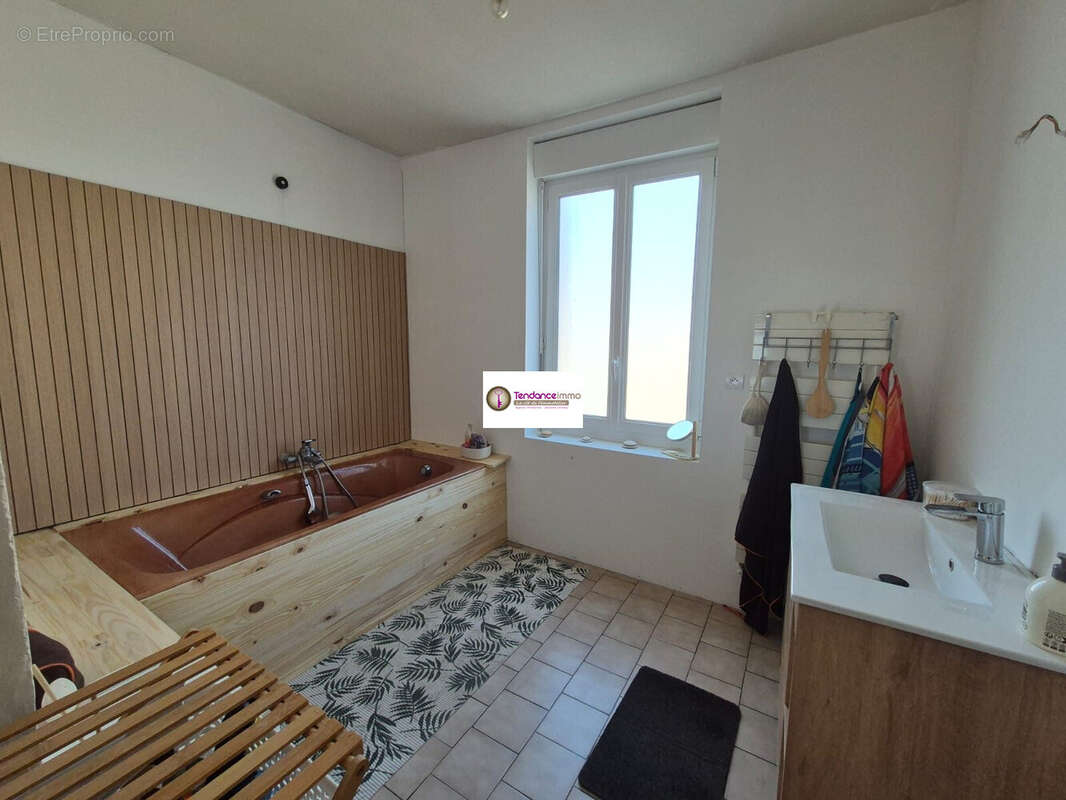 Maison à LE MELE-SUR-SARTHE