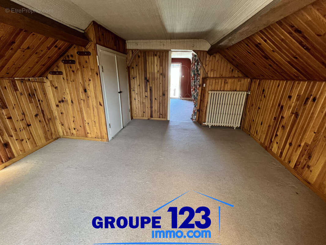 Auxerre - Maison de 81 m2 - T5 - photo 6