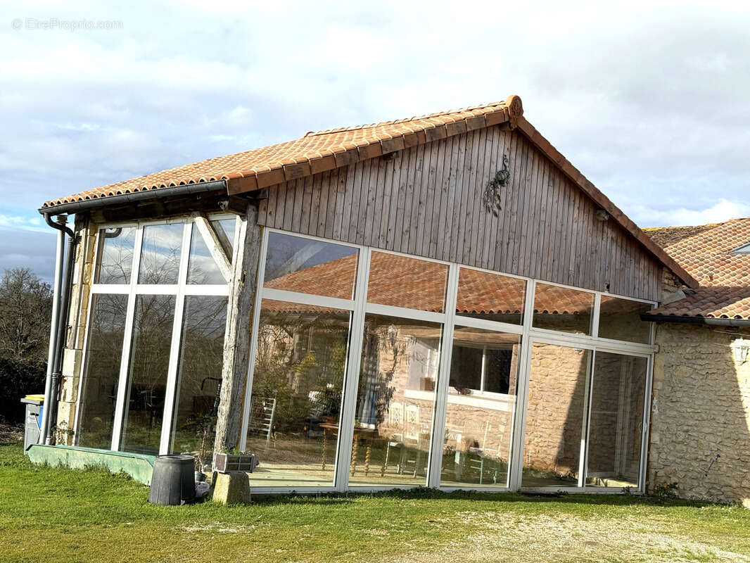 Maison à SAINT-MAURICE-LA-CLOUERE
