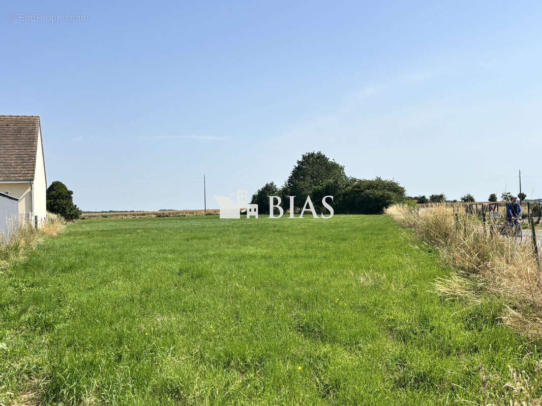 Terrain 1551 m² à Amfreville-La-Campagne  - photo 2
