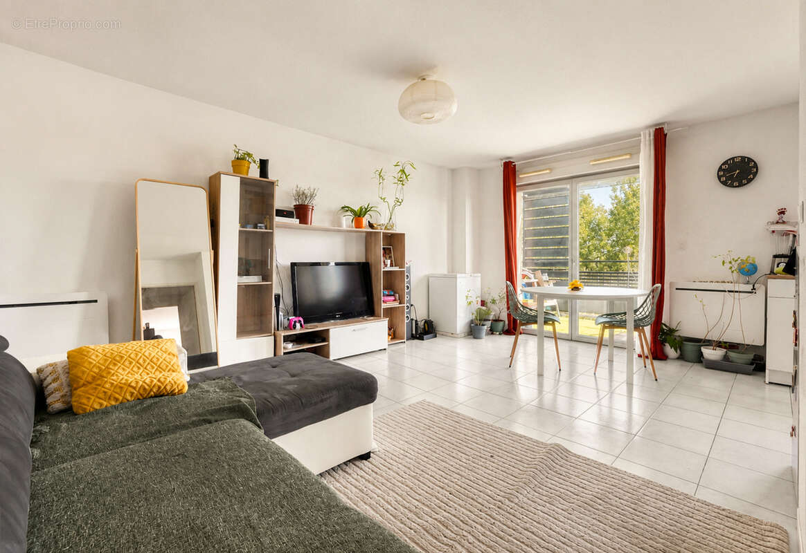 En exclusivité !  Appartement T3 de 73 m2 situé au 3ᵉ étage, dans le quartier du Grand Selve. - photo 5