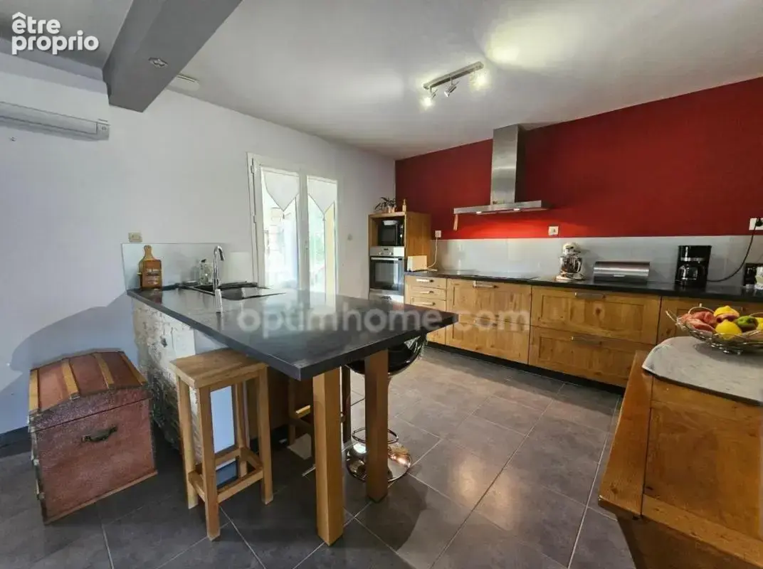 Maison de plain-pied de 120 m², 4/5 chambres et grand garage, au calme absolu. CHAMPNIERS (16) - photo 4