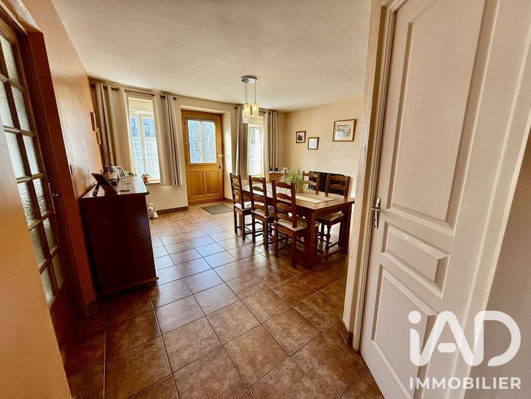 Maison 136 m² à La Trinite-Porhoet  - photo 3