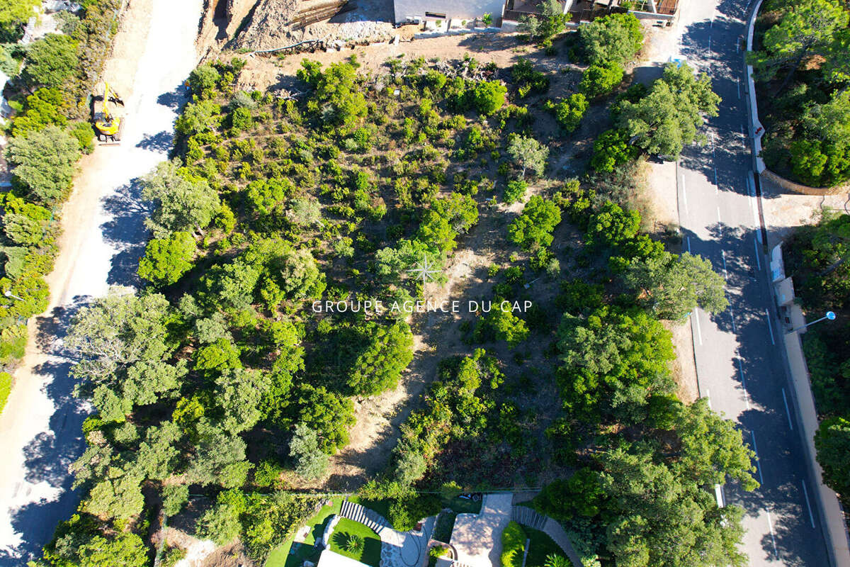 Terrain à LES ISSAMBRES