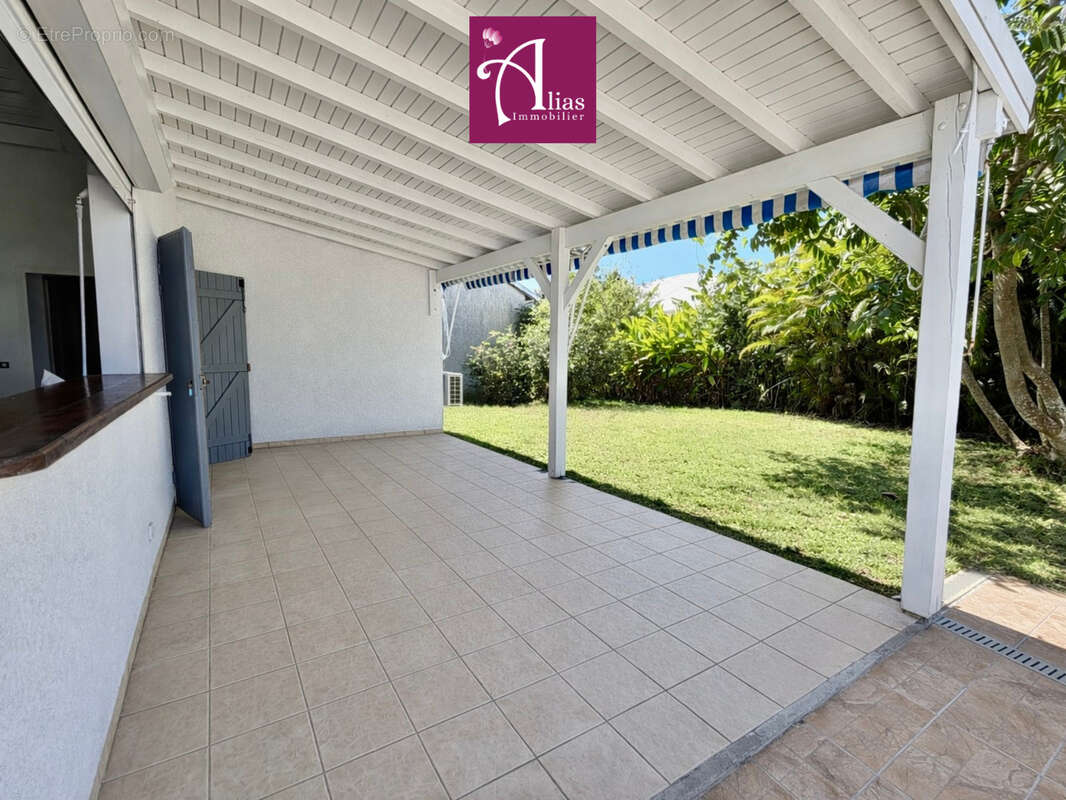 Maison à BAIE-MAHAULT