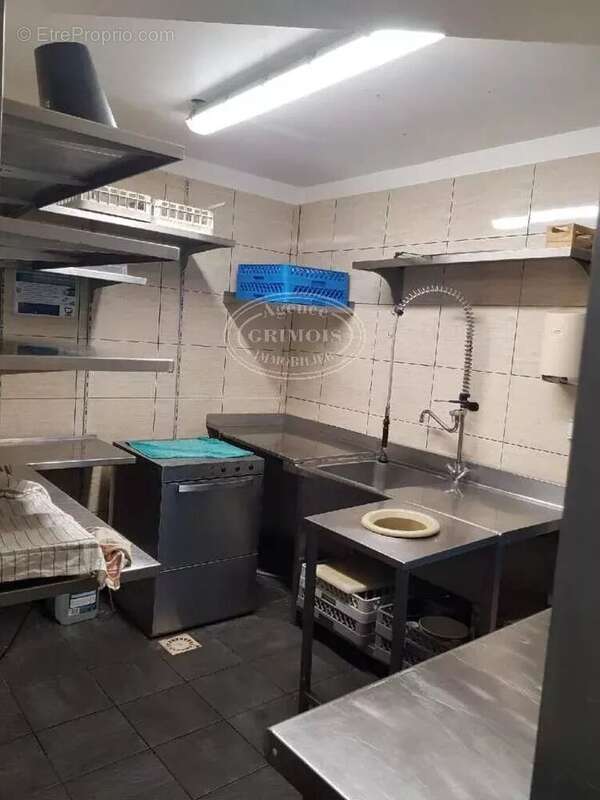 Commerce à LEZIGNAN-CORBIERES