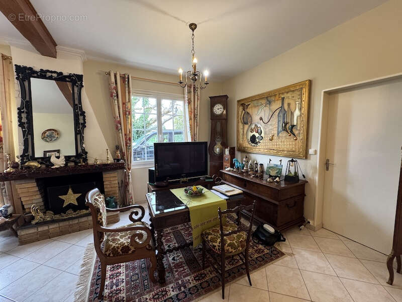 Maison à LES PEINTURES