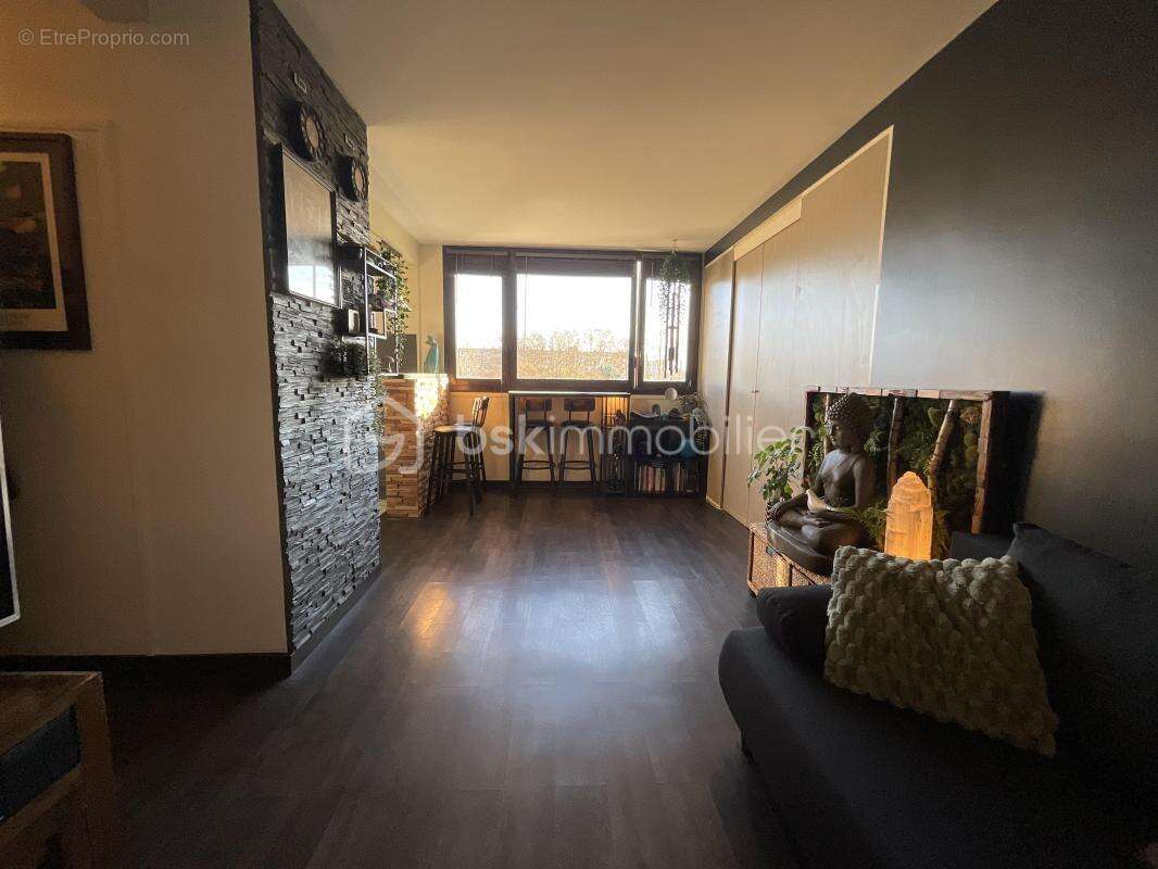 Appartement à FRESNES
