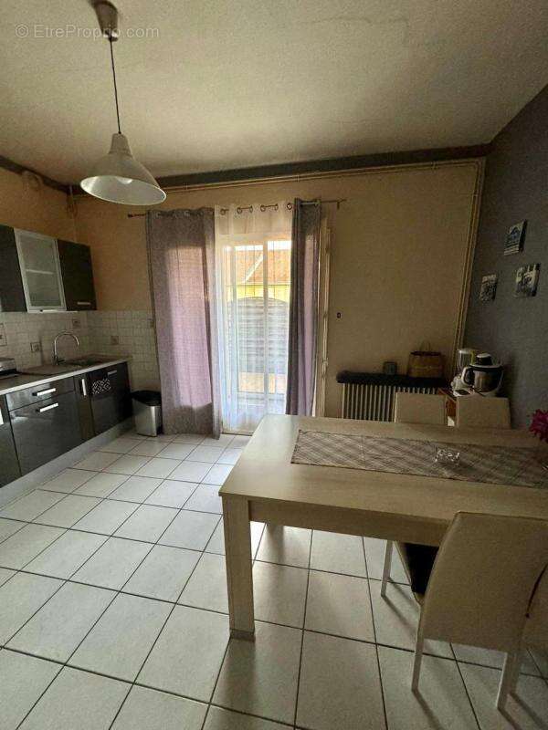 Appartement à LE CHAMBON-FEUGEROLLES