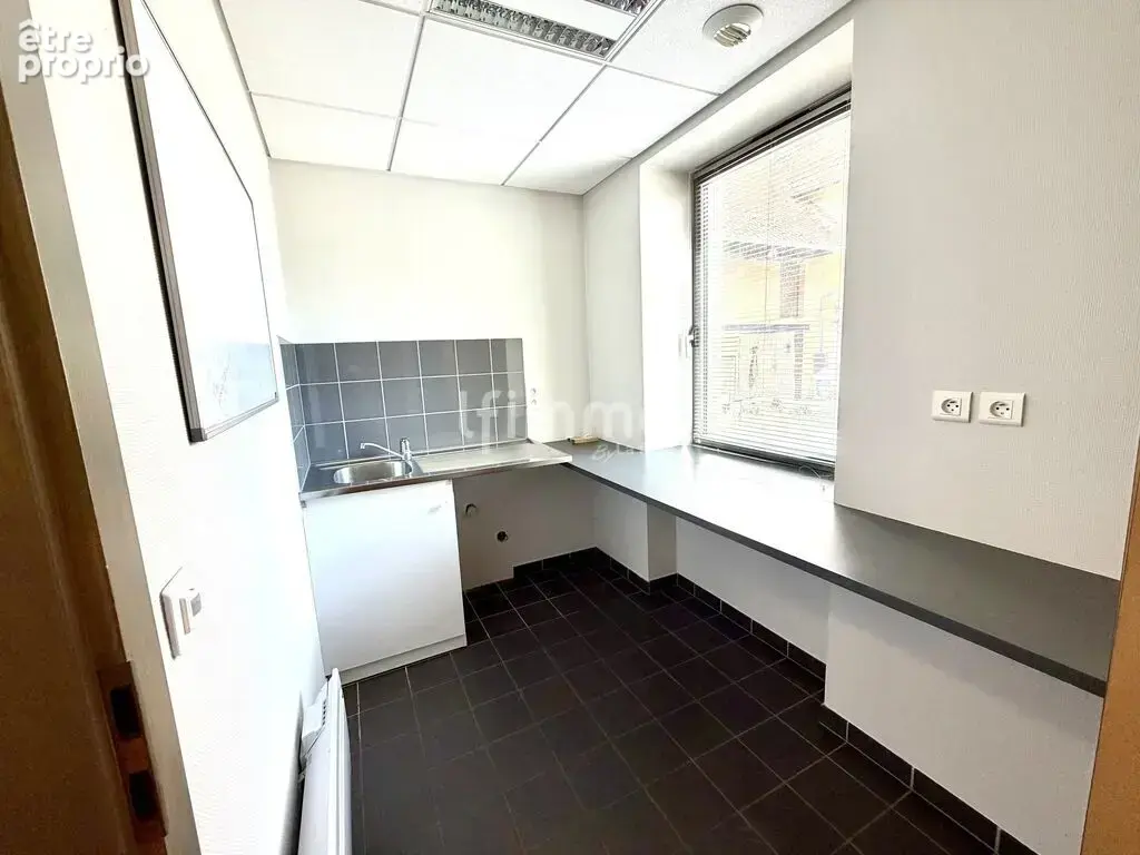 Maison 258 m² duplex, local pro, grange, terrain constructible - photo 8