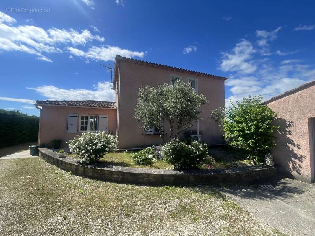 Maison à SAINT-HILAIRE-DE-BRETHMAS
