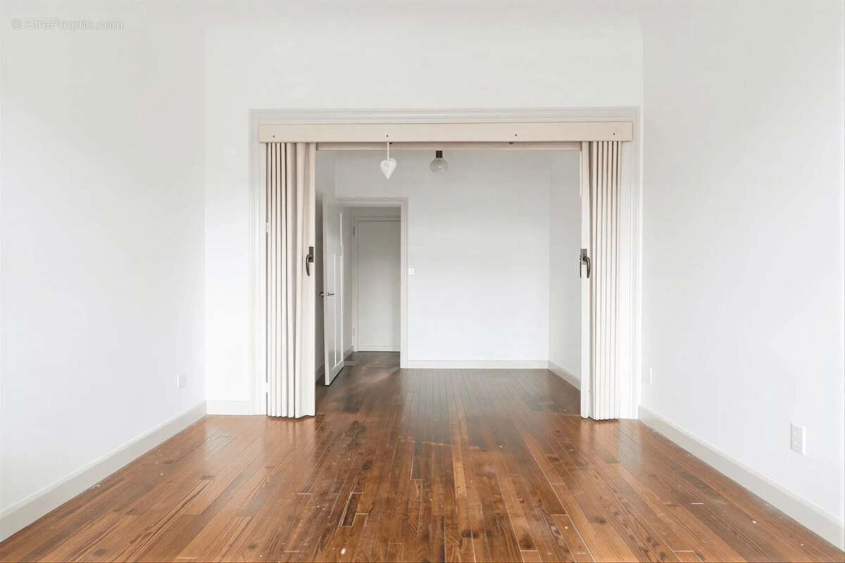 Appartement à PARIS-14E