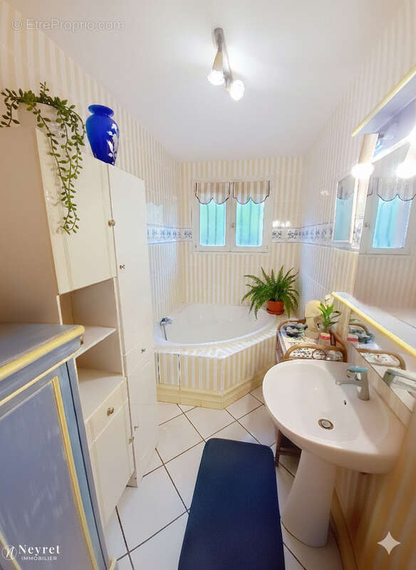 Maison individuelle de plain pied de 107m2, 4 chambres, 62m2 de garage, terrain de 1886 m2 - photo 12