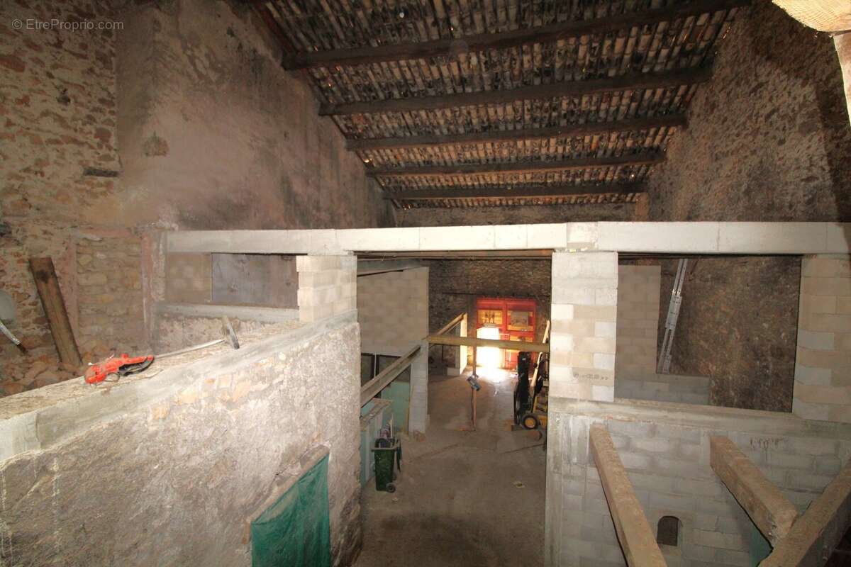 Remise offrant un potentiel exceptionnel de transformation à Gabian I jusqu'à 650 m² habitables possibles I jardin I 140 000  - photo 3